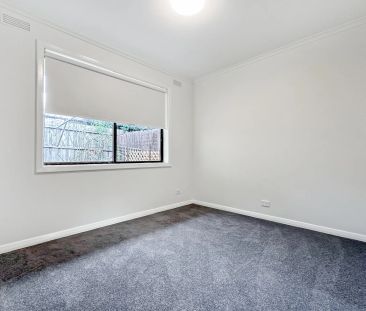 Sought-After Bowen Street Location - Photo 1