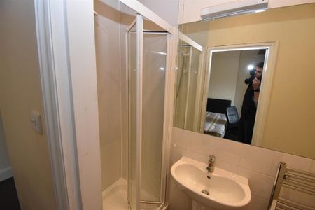 6 bedroom house to rent - Photo 2