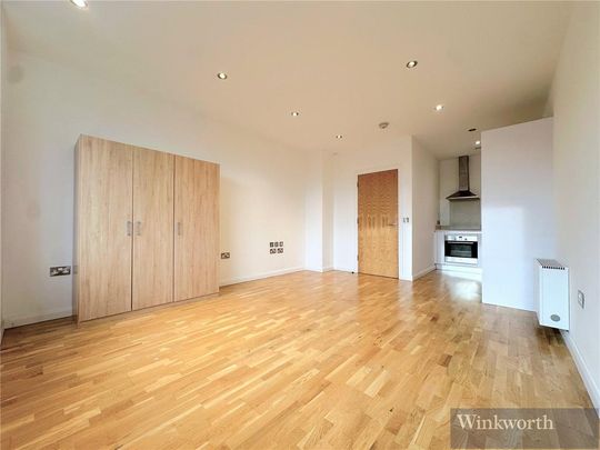 Studio to rent - Photo 1