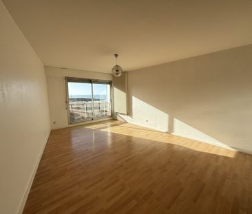 Location Appartement 3 pièces 59m² LES SABLES D OLONNE 85100 - Photo 2