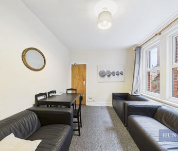 7 bedroom House To Let Total Size: 1680 SQ FT - Photo 1