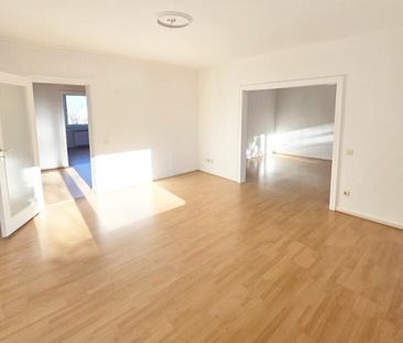 Helle 3,5-Zimmer-Wohnung mit Balkon und großzügigem Wohn-Essbereich... - Photo 3
