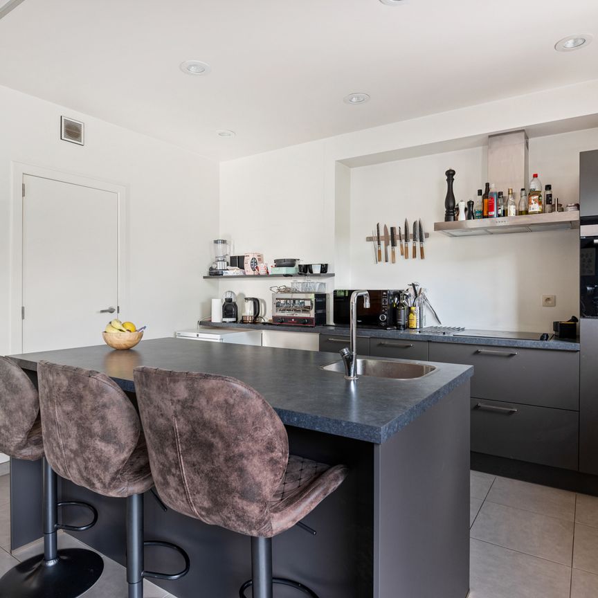 Duplex app. met terras en carport vlakbij het centrum. - Foto 1
