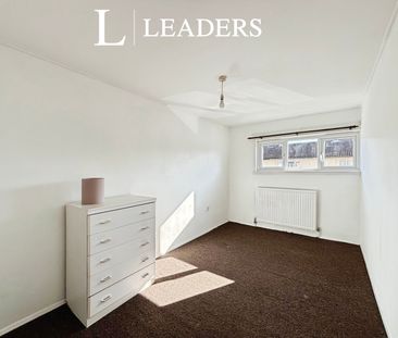 3 bedroom house to rent Brays Mead, Harlow, CM18 - Photo 3