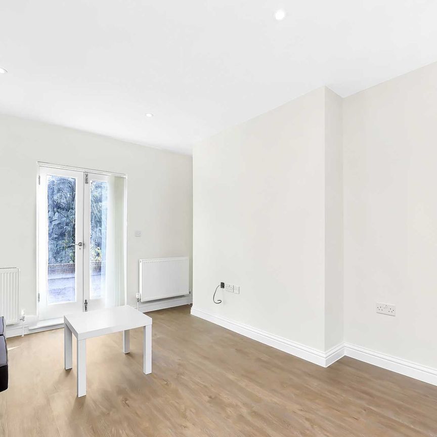 Price £415 pw - Available Now - Furnished - Photo 1