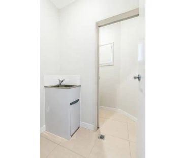 “Top Quality Townhouse Available - $500 Per Week Increasing to $625... - Photo 5