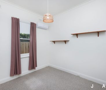 Well-Appointed Home in the Heart of Seddon - Photo 3