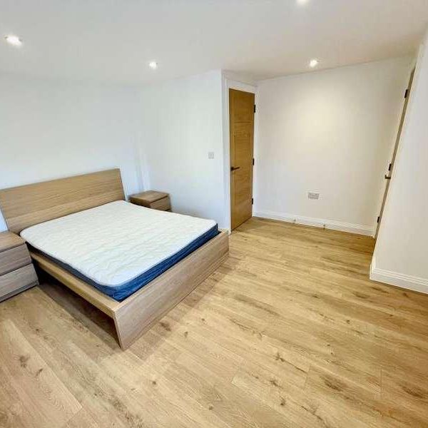 Market Place, Reading, RG1 - Photo 1