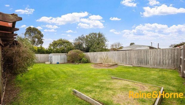 8 Harrison Drive, Cranbourne, VIC 3977 - Photo 1