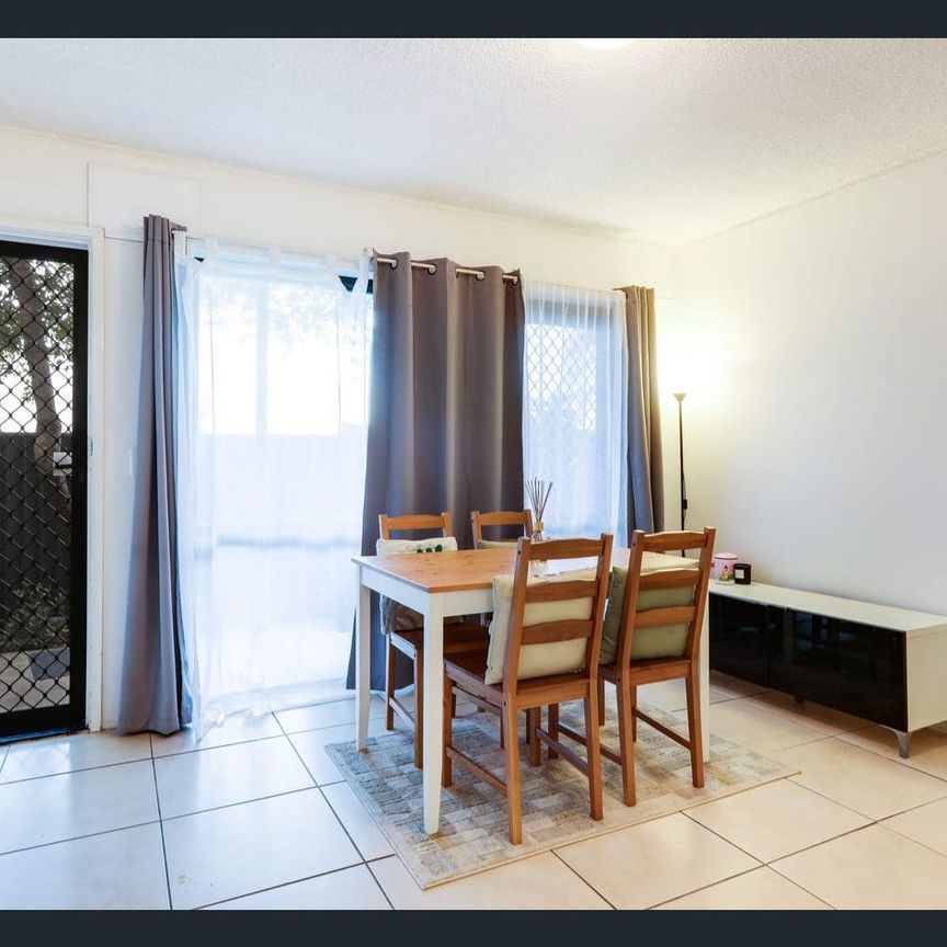 Two-bedroom unit in prime Southport location - Photo 1