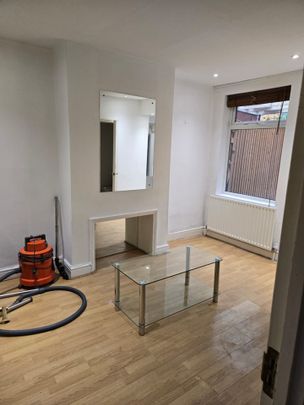 Room in a Shared House, Russell Street, LU1 - Photo 1