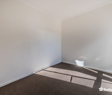 Stunning 3-Bedroom Home - Photo 4