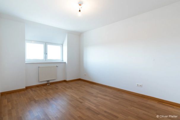 PROVISIONSFREI: MODERNE, HELLE 3-ZIMMER DG-MAISONETTE MIT TERRASSE - IDEAL FÜR PENDLER! - Photo 1