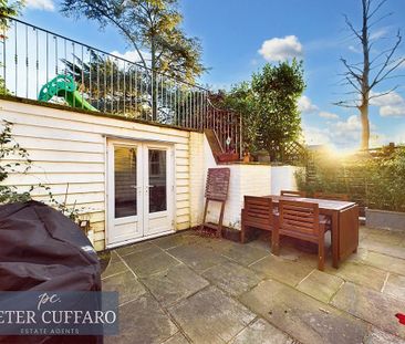 3 bedroom end of terrace house to rent - Photo 1