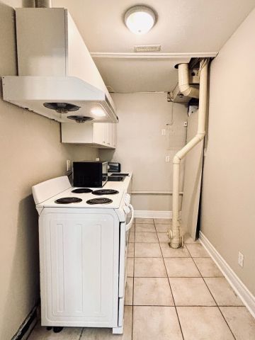 For Lease - 212 Olive Avenue, Toronto, Ontario - Photo 5