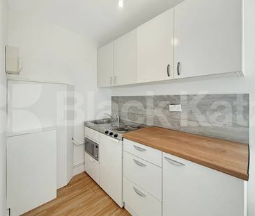 A well-presented studio apartment located on Clayponds Lane, London... - Photo 2