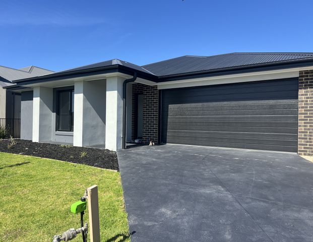 111 Park Lane, Traralgon - Photo 1