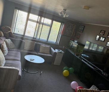 3 bedroom flat to rent - Photo 4