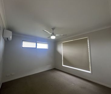 Family Friendly 4 Bedroom Home with Large Backyard - Photo 3