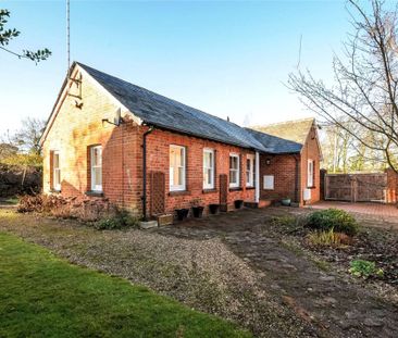 A detached cottage within the grounds of a main residence with sepa... - Photo 1