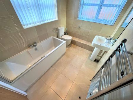 2 bedroom flat to rent - Photo 4