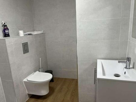 : High Street, Godalming, GU7 - Photo 3