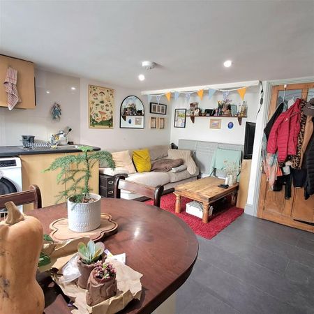 1 bedroom semi-detached house to rent - Photo 3