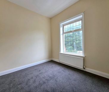 3 bedroom end of terrace house to rent - Photo 2