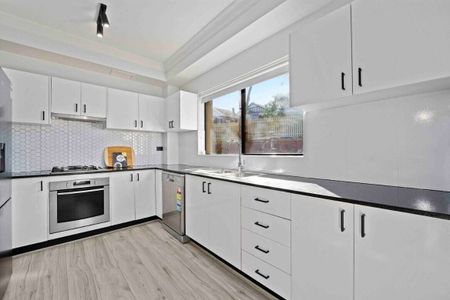 South Hurstville - Photo 2