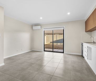 Century 21 &vert; the Paramount Group &ast;Granny Flat&ast; - Photo 1