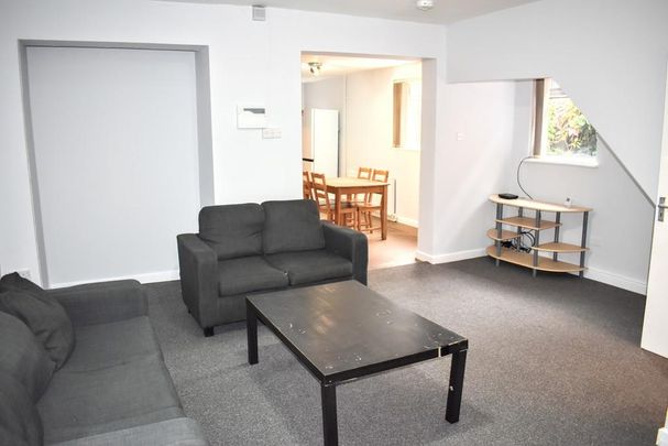 4 bedroom semi-detached house to rent - Photo 1