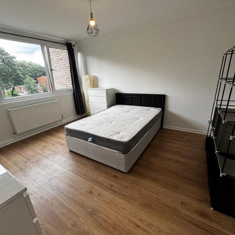 1 bedroom in a house share to rent - Photo 1