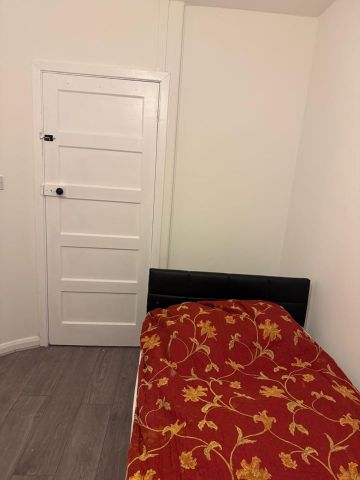 Room in a Shared House, Westcroft Way, NW2 - Photo 3