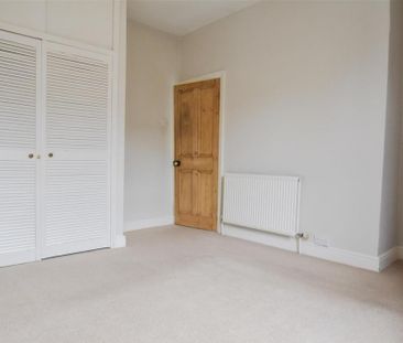 2 bedroom end of terrace house to rent - Photo 4