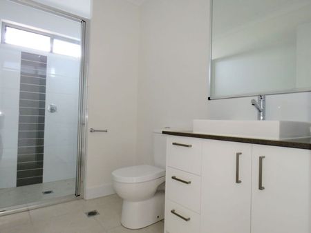 Spacious 3 bedroom unit - Photo 5