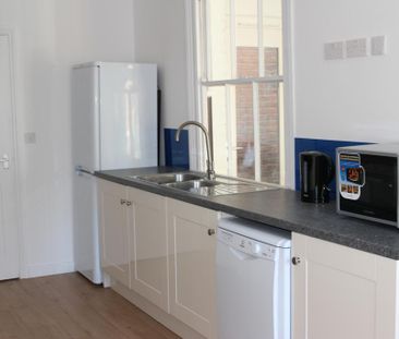 1 bedroom in a house share to rent - Photo 4
