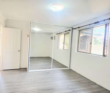 Spacious 4-Bedroom Townhouse for Lease - Photo 2