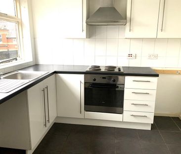 3 bedroom flat to rent - Photo 3