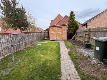 4 bedroom semi-detached house to rent - Photo 4