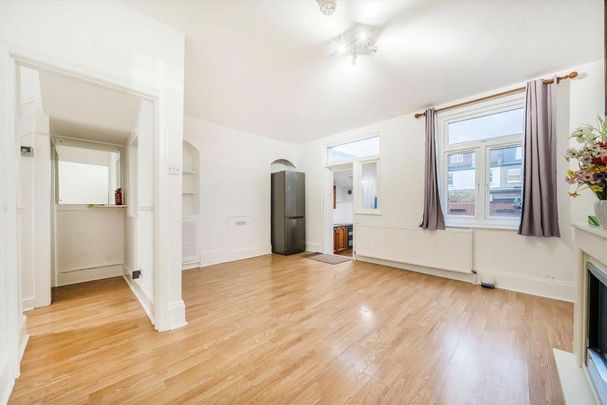 3 bedroom flat to rent - Photo 1