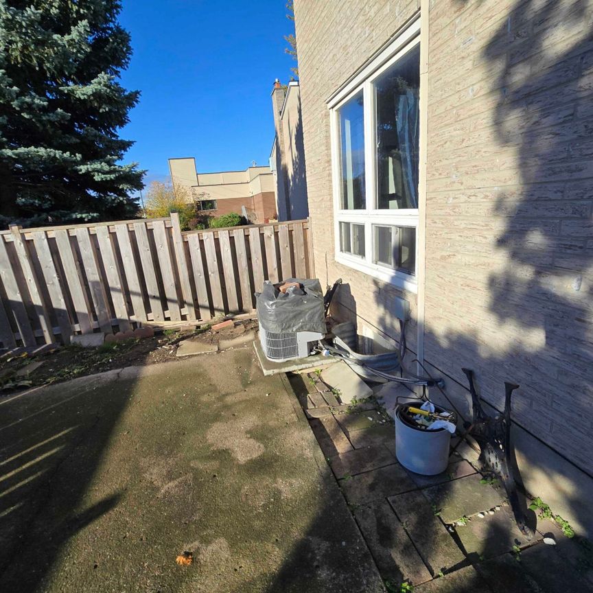 For Lease - 2 Liszt Gate Unit# 11, Toronto, Ontario - Photo 1