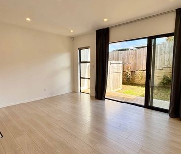 Modern Comfort in the Heart of Te Atatu Peninsula - Photo 4