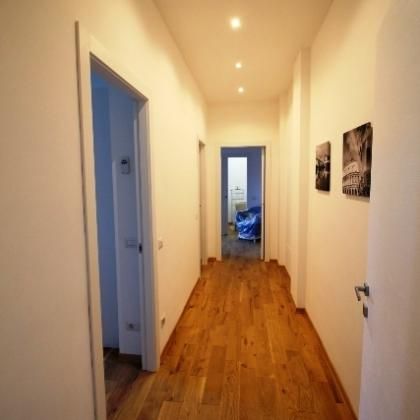 Center-Flaminio: Modern, completely new, fully furnished 2 Bedroom, 2 baths, living room, custom kitchen situated in beautiful Palazzo d'Epoca with doorman and elevator. Bright, silent, parquet floors throughout, air conditioning, pleasant views. - Foto 4