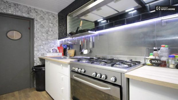 Ideal room in shared apartment, Eixample - Foto 1