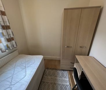 Brownlow Street, The Groves - P1004 - Photo 5