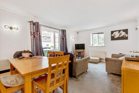 2 bedroom flat to rent - Photo 4