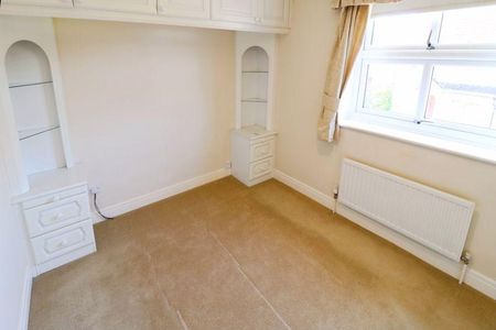 2 bedroom semi-detached house to rent - Photo 2