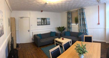 7 bedroom detached house to rent - Photo 2