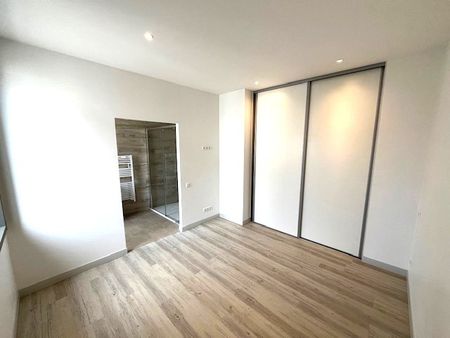 Location Appartement 5 pièces 117m² - Photo 4