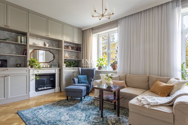 Wysoki sufit | z balkonem | w kamienicy - Zdjęcie 1